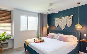 Modern, Romantic Vibes In The Tropics